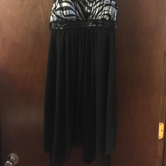 Dress - Picture 3 of 3